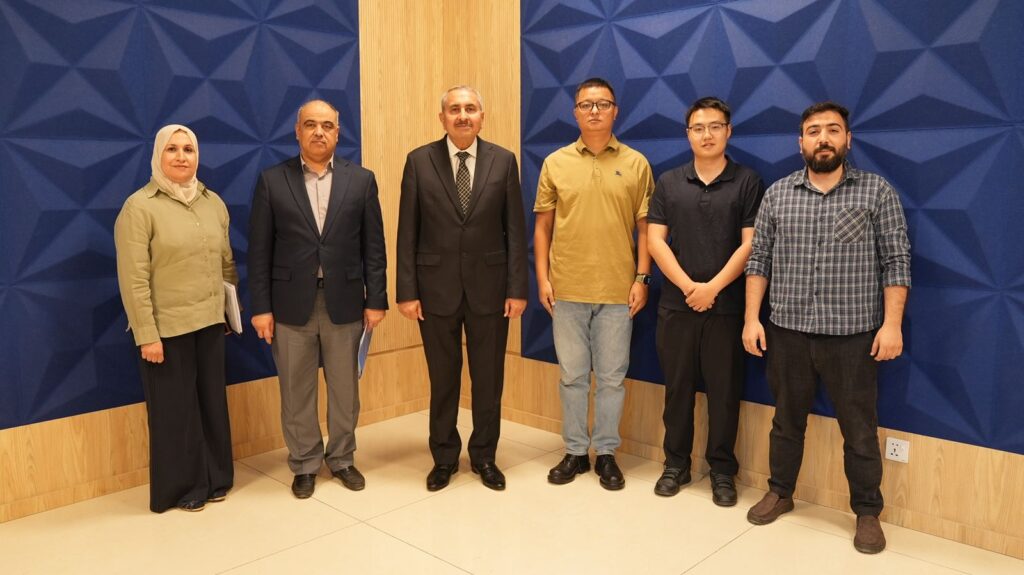 جامعة الناجي تعزز التدريب العملي لطلاب هندسة النفط بالتعاون مع جامعة جنوب غرب المحيط الهادئ الصينية/معهد علوم الأرض والتعدين 🎓🛢️